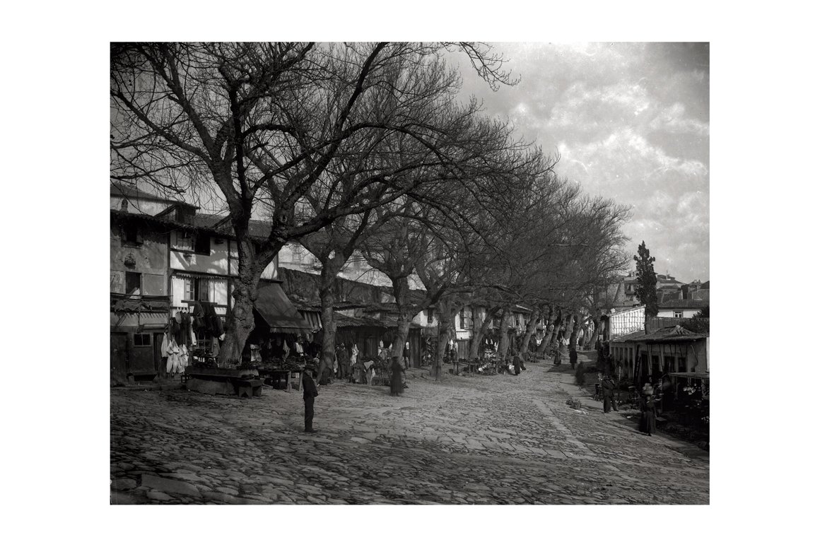Feira dos ferros velhos na Cordoaria