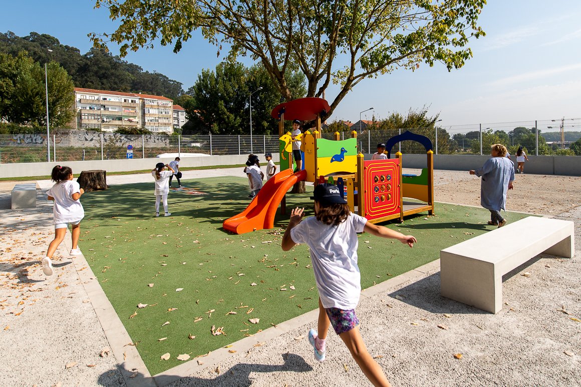 Executivo recomenda ao Governo que defina e comunique com urg&ecirc;ncia o plano de reabertura do pr&oacute;ximo ano letivo