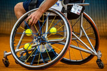 Conheça o tênis em cadeira de rodas