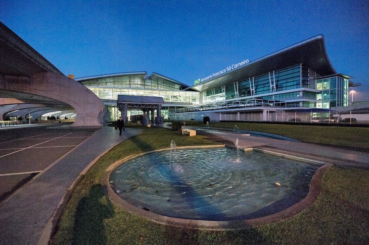 #mno_aeroporto_Porto_entrada.jpg