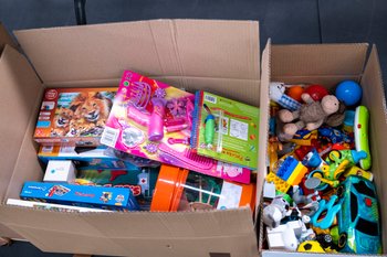 Truck carrying 12 tons of aid for the Ukrainian people ...