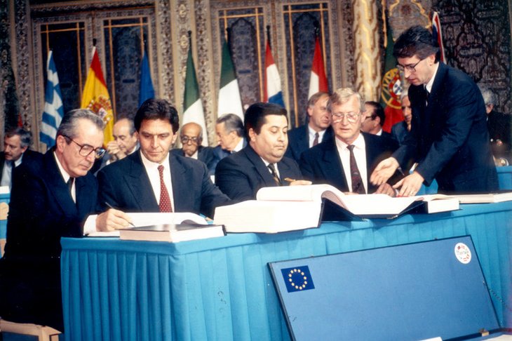 DR_eea_agreement_oporto_1992_palacio_bolsa_01.JPG