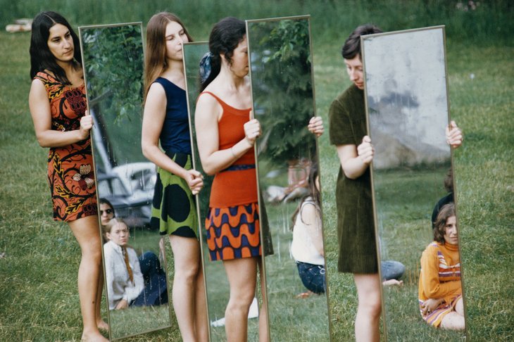 #DR_mirror_1969_Joan_Jonas.jpg