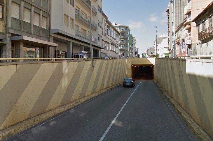 #Google_Tunel_Faria_Guimaraes.jpg